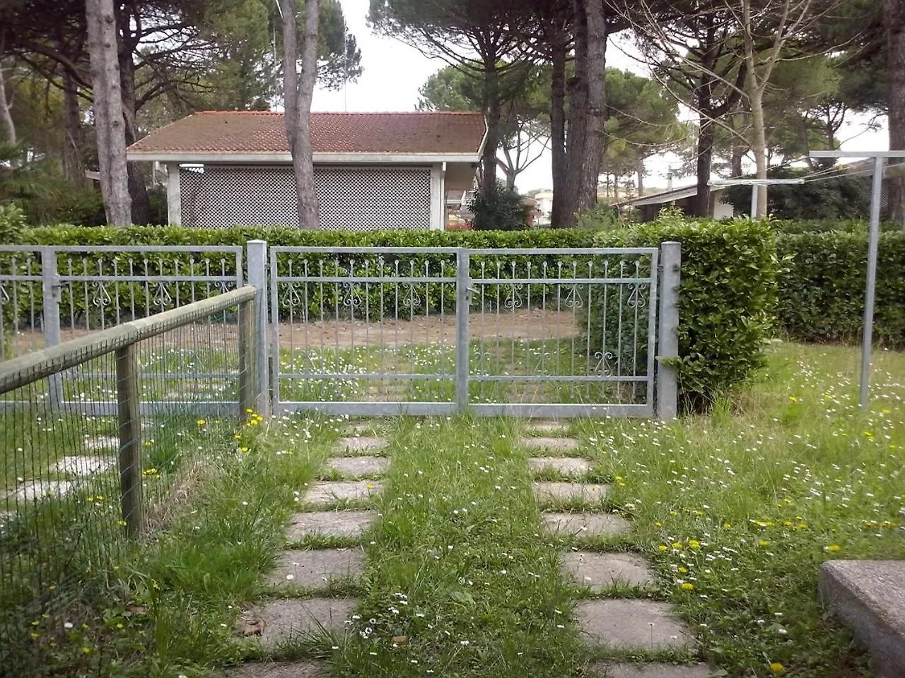 Adorable Villa Surrounded By Garden 650M From The Sea Bibione Apartment
