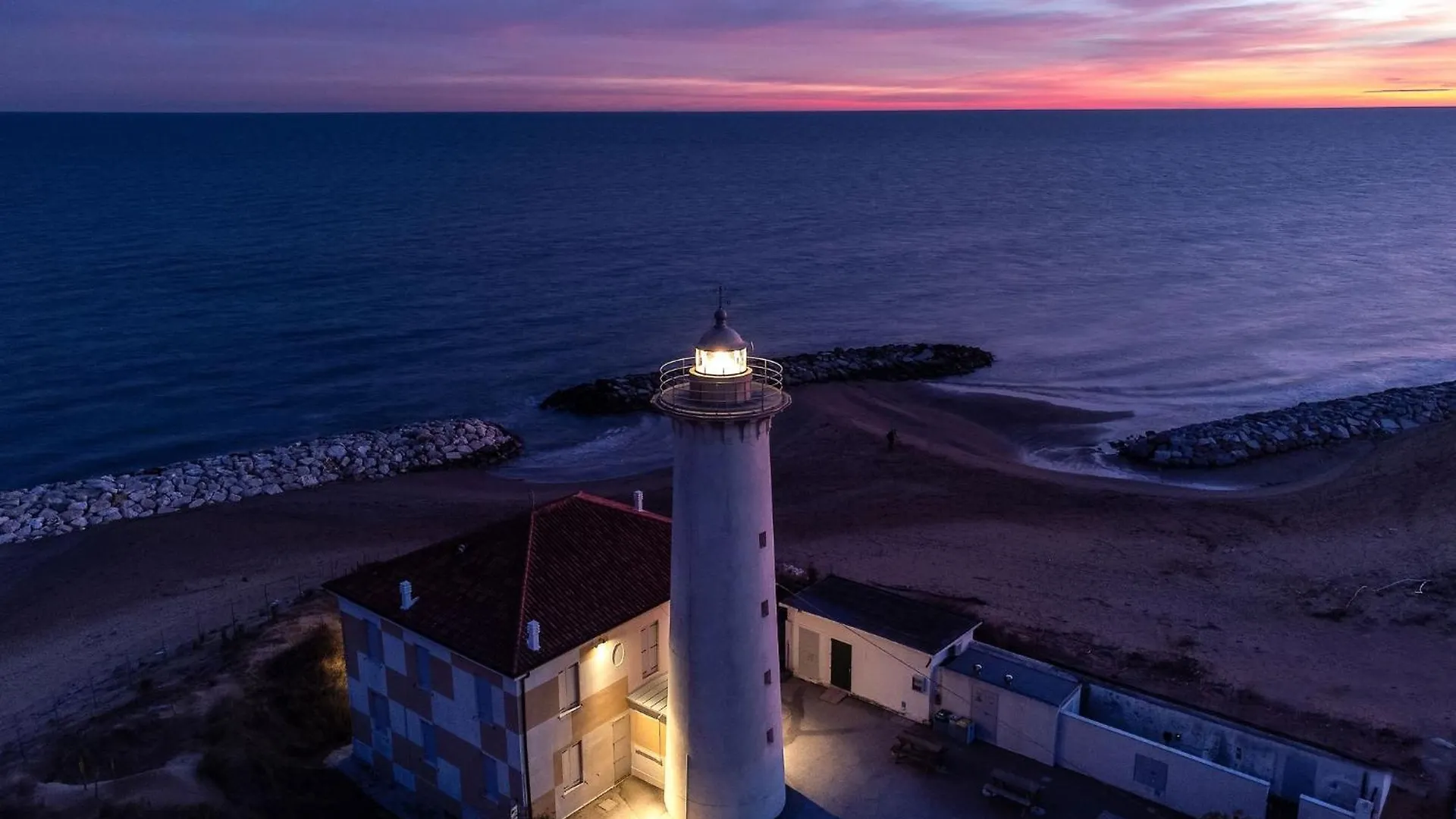Adorable Villa Surrounded By Garden 650M From The Sea Bibione Itálie